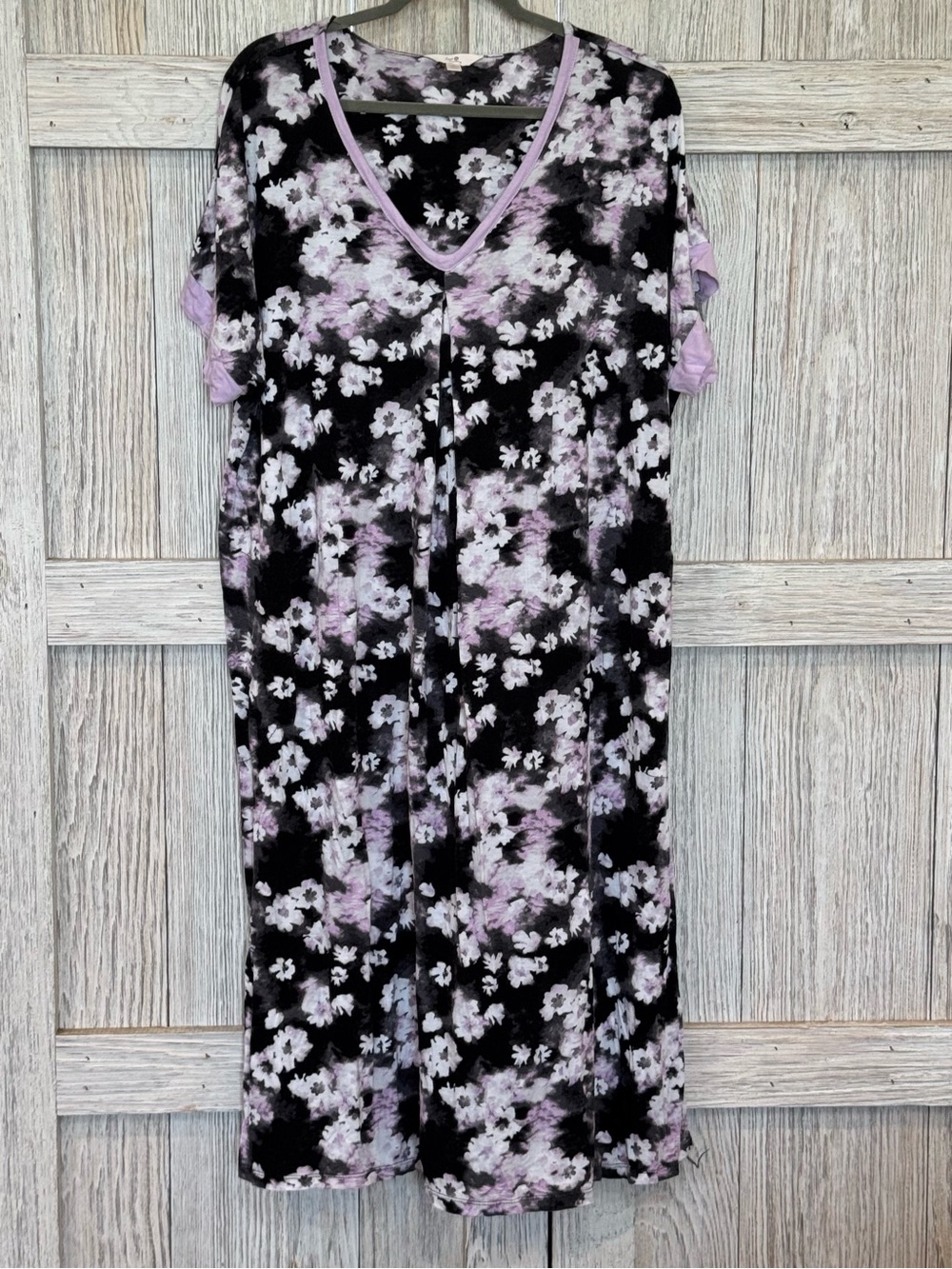 Secret Treasures Black and Lavender Floral Nightgown Sz 2X (18/20)